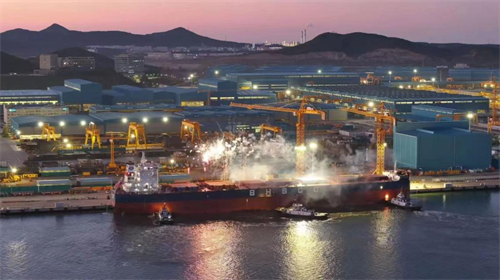 恒力重工為渤海遠(yuǎn)洋建造首艘82000噸散貨船完成試航