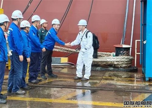 外高橋造船在建民船同日實現重要節點