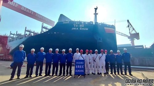 外高橋造船為RCL建造7000TEU集裝箱船出塢
