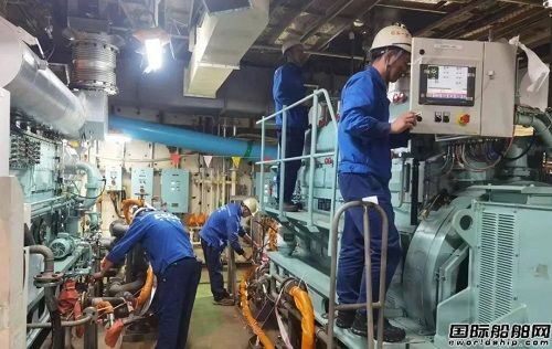 外高橋造船雙船主發(fā)動(dòng)機(jī)同日動(dòng)車