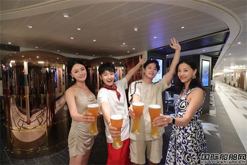“愛達(dá)·魔都號”迎來首航周年慶