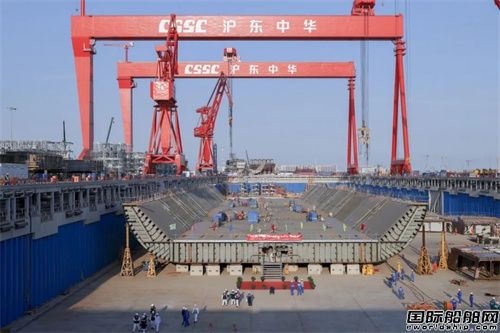 滬東中華長興二期新廠區船塢迎來首艘LNG船入塢