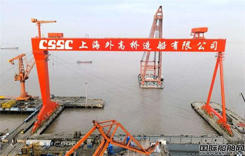 外高橋造船1000噸門式起重機(jī)重大件吊裝圓滿完成