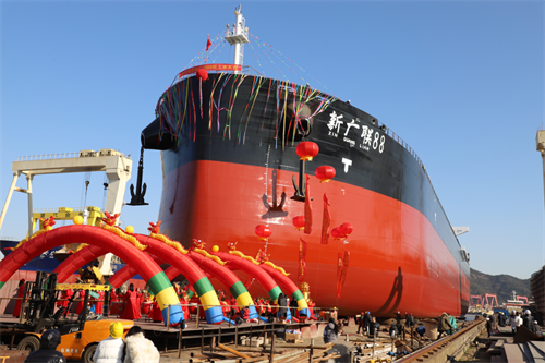合興船業(yè)建造臺州溫嶺最大載重噸散貨船上水