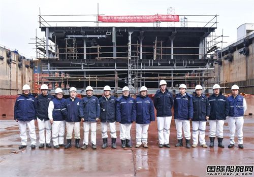 威海金陵為華科五洲建造自升自航式作業(yè)平臺鋪底