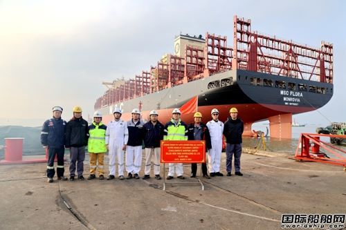 新時代造船首制11400TEU雙燃料集裝箱船下水