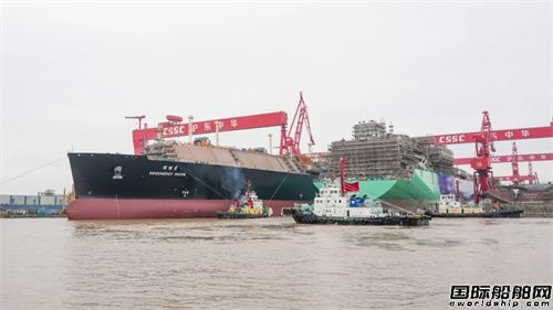 捷報再傳!滬東中華兩艘大型LNG船同日出塢