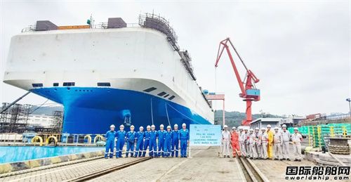 廈船重工承建三德船舶7500車雙燃料汽車船1號船出塢