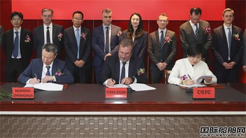 全球首艘!世界最大雙燃料集裝箱船命名交付