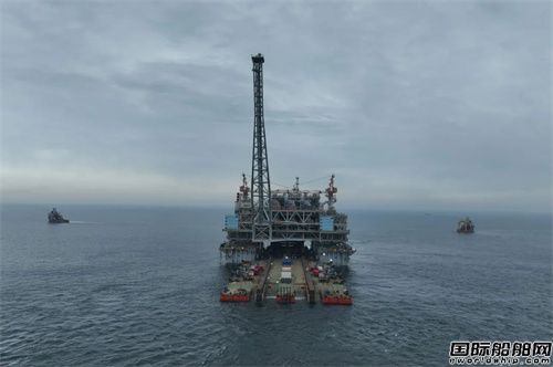 中海油服成功實施全球首次十萬噸級浮式生產(chǎn)平臺動態(tài)浮裝限位作業(yè)