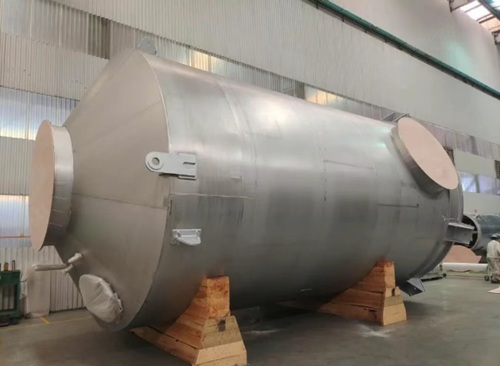 南通遠洋配套/威海重工科技與中遠海運能源首次合作圓滿發(fā)運“遠華洋”船脫硫塔
