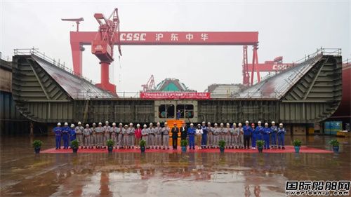 日傳“雙捷”！滬東中華兩艘大型LNG船同步入塢