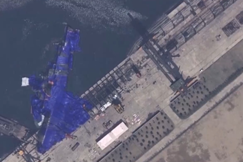 5人被傳喚拘留!朝鮮新建驅(qū)逐艦下水“翻車”