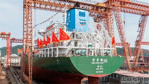 振鶴船業建造13000噸冷藏運輸船吉水