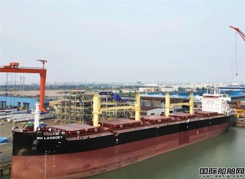 海通海洋一艘63500噸散貨船交付離廠