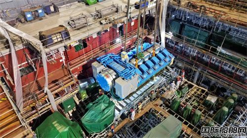 振華重工為中交廣航局建造耙吸挖泥船主機吊裝完成