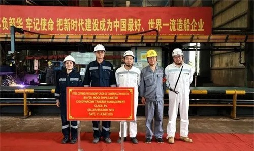 新時代造船兩艘油船同日開工建造