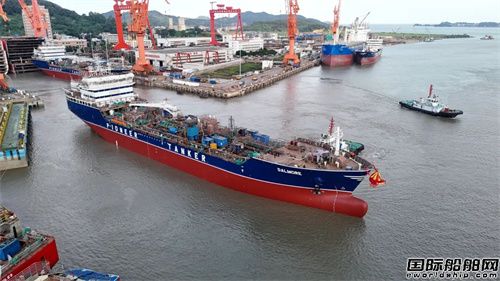 馬尾造船兩艘18500噸油化船同日出塢