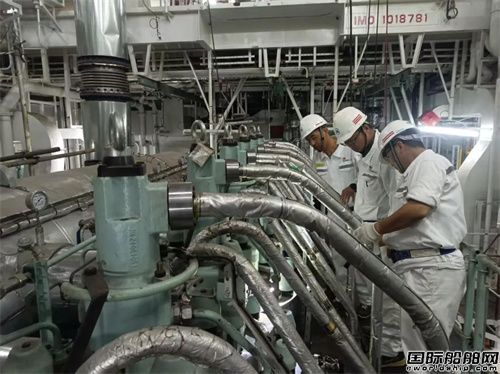 招商工業青島船廠82000噸散貨船4號船主機動車成功