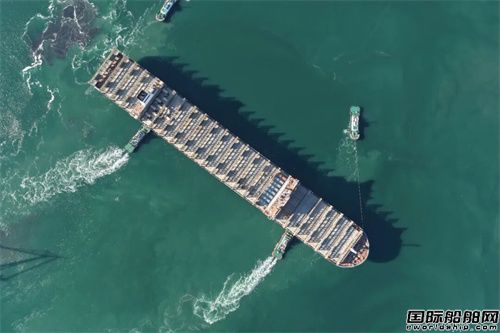 ��������Ƽ״��pȼ��15000TEU���b�䴬�_��ԇ��