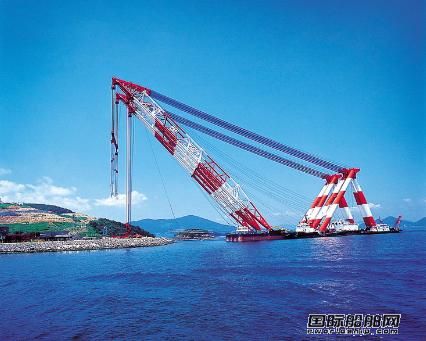 三星重工購(gòu)進(jìn)振華重工大型浮吊