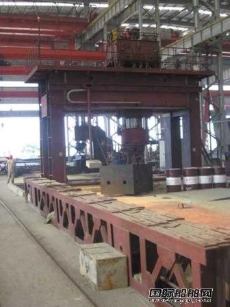 新勝海船業千噸油壓機投入使用