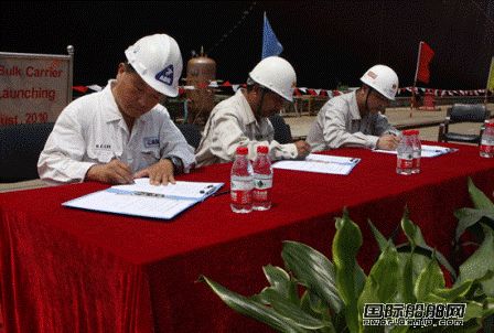金海重工2號船塢4艘散貨船出入塢